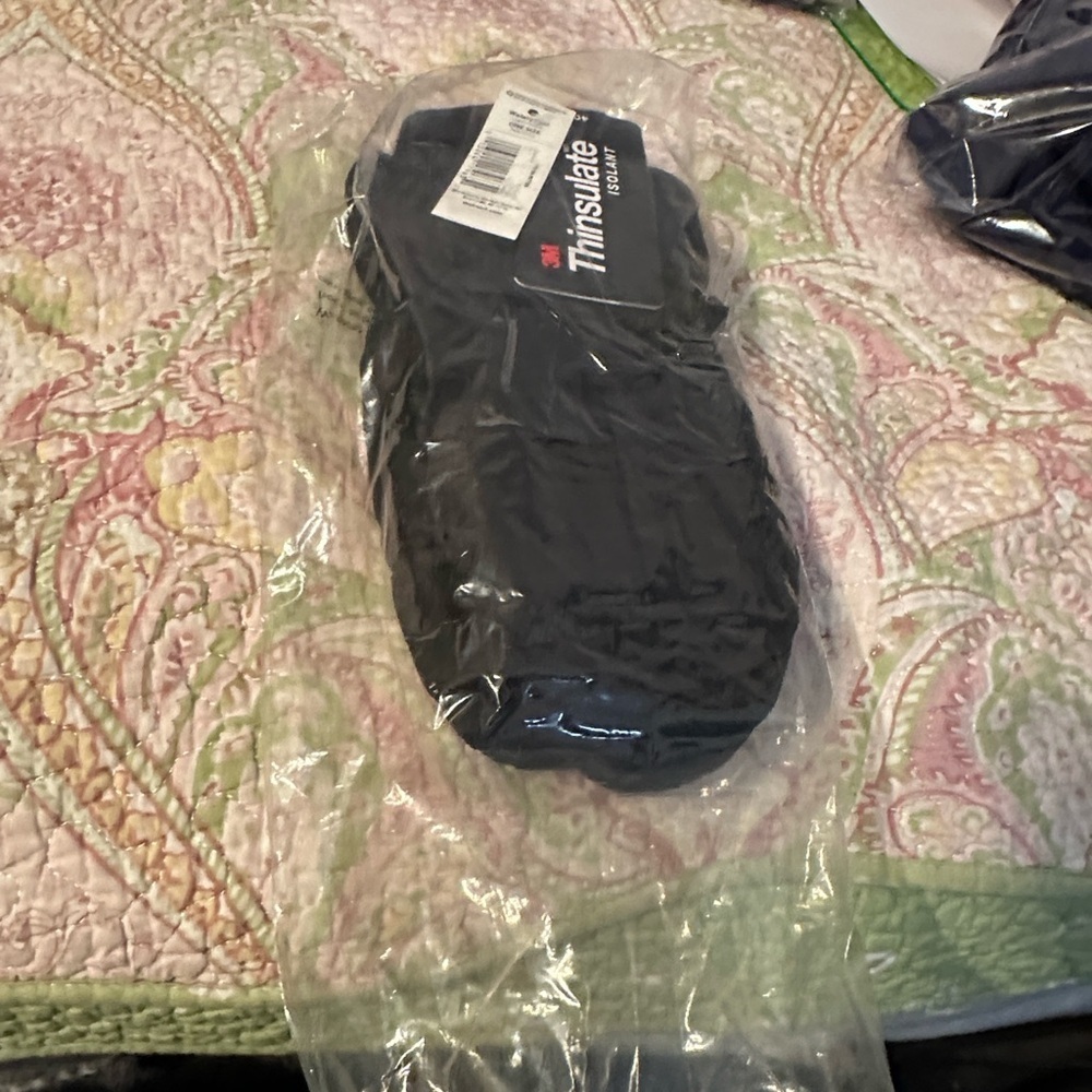 3M Thinsulate Black Waterproof Ski Gloves for Children. One Size